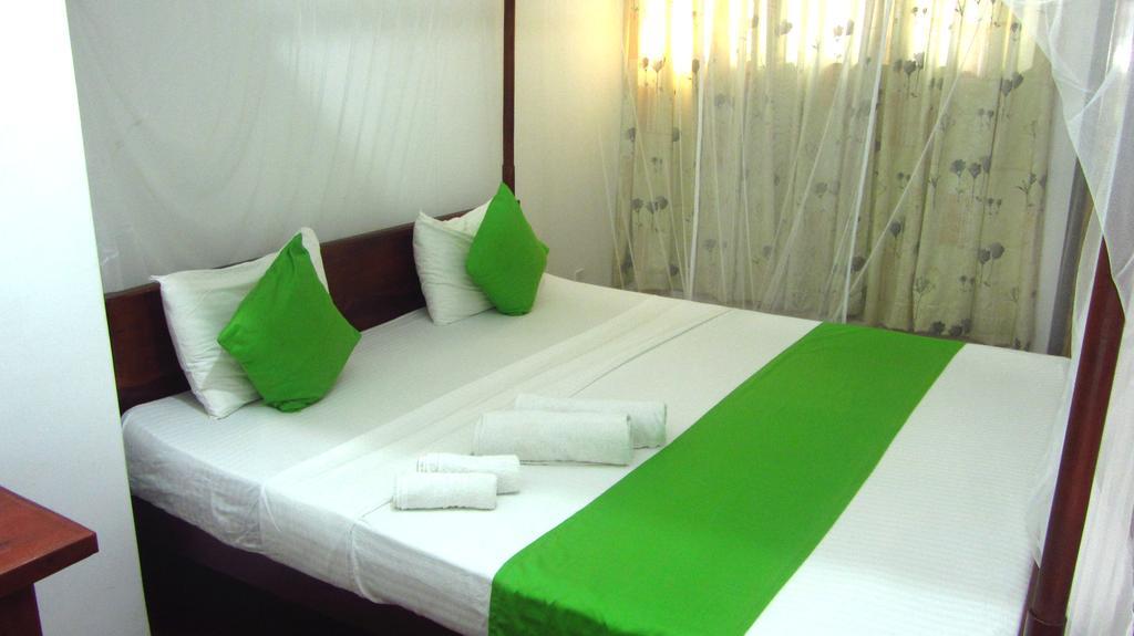 Ocean Voyage Hotel Tangalle Exterior photo
